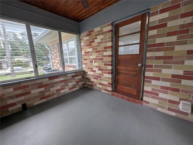 Building Photo - 208 12th Ave N