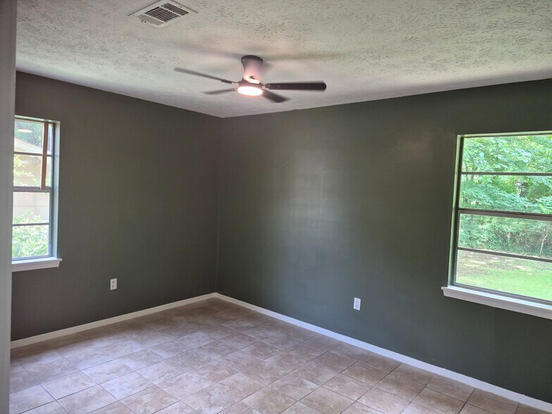 Building Photo - 5629 Queen Mary Ln