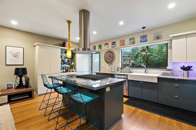 Building Photo - 805 Cumberland Rd