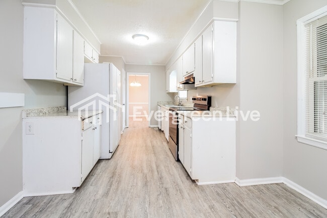 Building Photo - 614 Pine Hill Dr