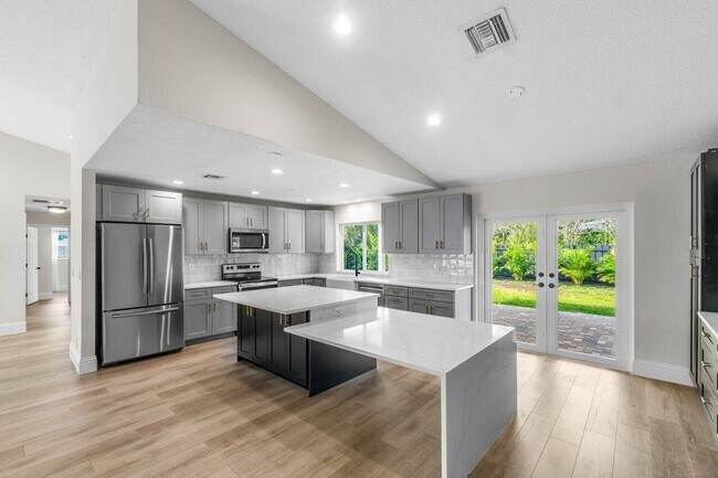 Building Photo - 4593 Ellwood Dr