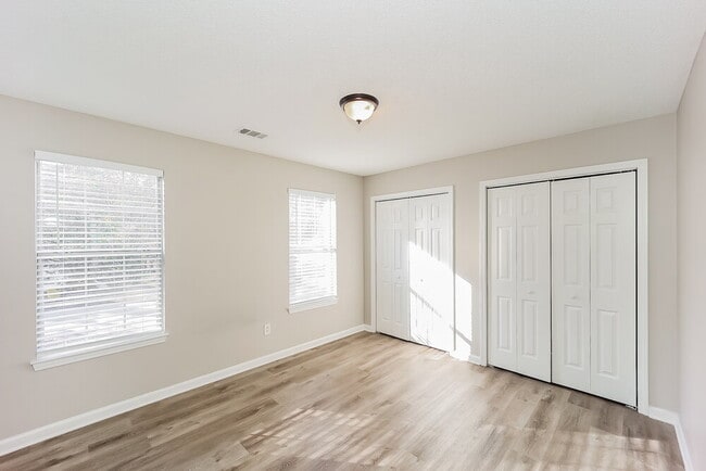 Building Photo - 15 Cityview Dr