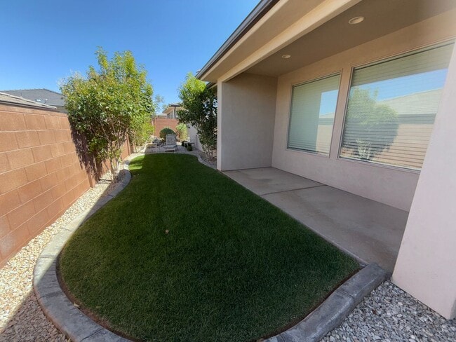Building Photo - Home for Rent - Pool Access