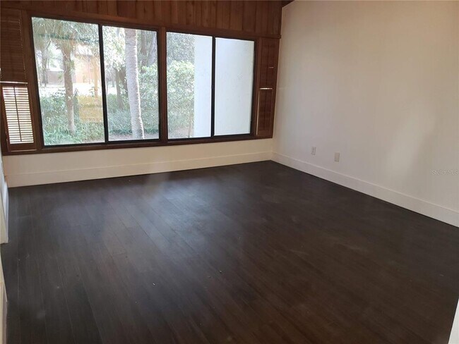 Building Photo - 205 Fairway Dr.