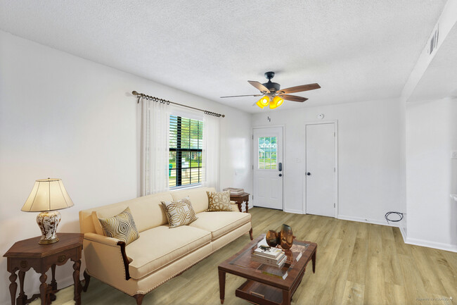 Living room - 66 Dogwood Ln