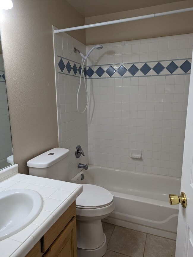 Building Photo - Park Like Setting