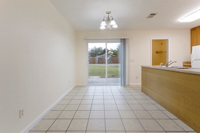 Building Photo - 108 N Gray Ave