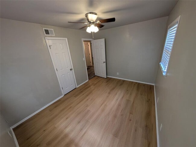 Building Photo - 1614 Iowa St