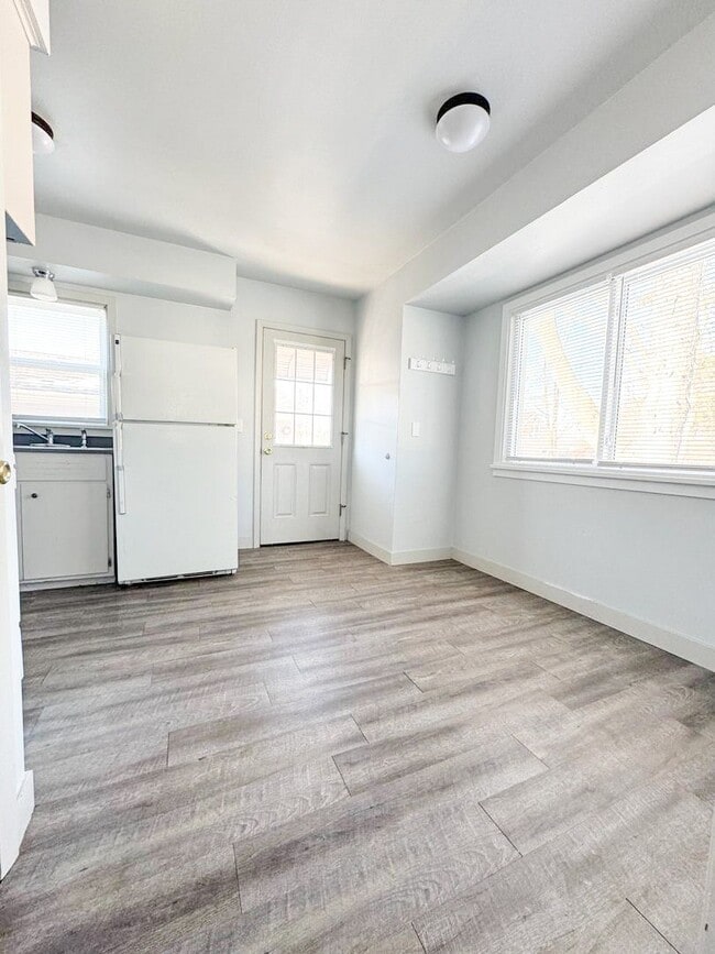 Building Photo - Beautiful 3 Bedroom 1 Bath Ranch Style Single Family Home!