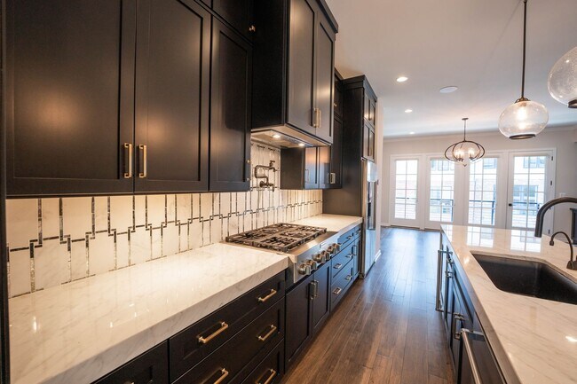 Building Photo - Luxury Reston Rental