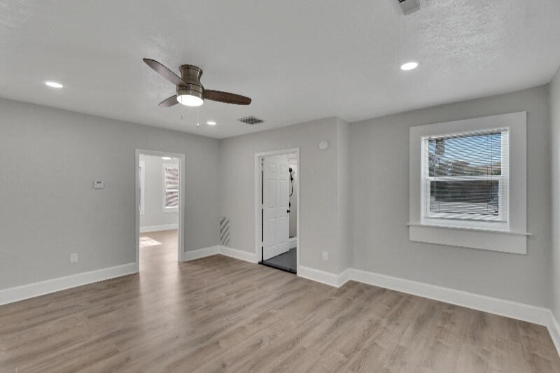 Building Photo - 14 21st St N