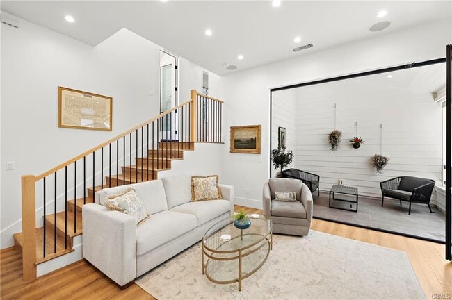 Building Photo - 611 Jasmine Ave