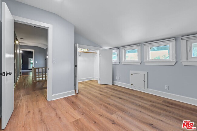 Building Photo - 4744 Haskell Ave