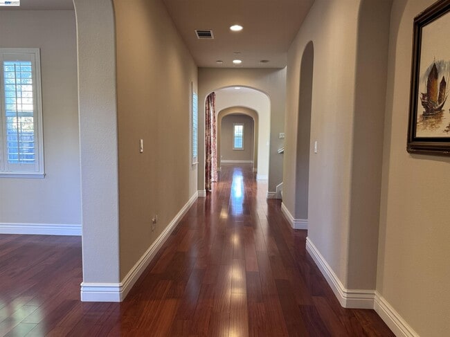 Building Photo - 7875 Kennard Ln