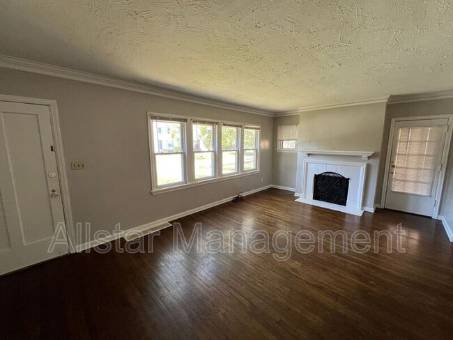 Building Photo - 1533 Genesee Rd