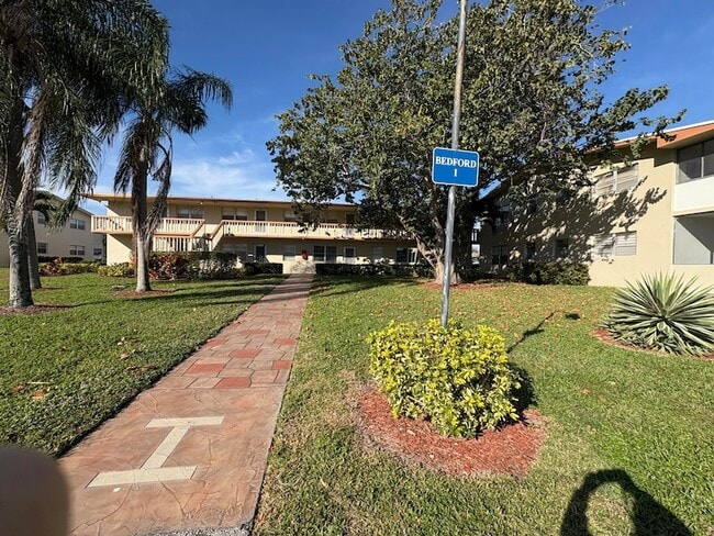 Building Photo - 230 Bedford E