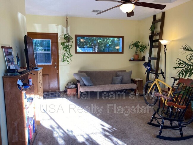 Building Photo - 1620 N Sunset Dr