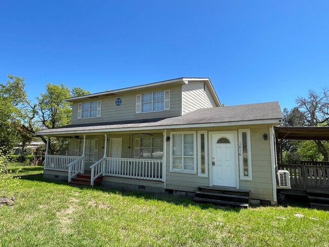 Primary Photo - Spacious home on almost an acre in the hea...