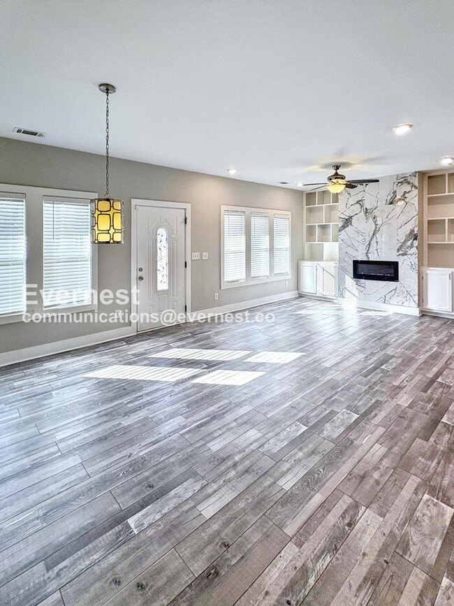 Building Photo - 463 Valley Hill Rd SE