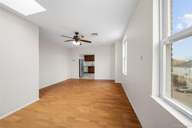 Building Photo - 402 Jericho Tpke