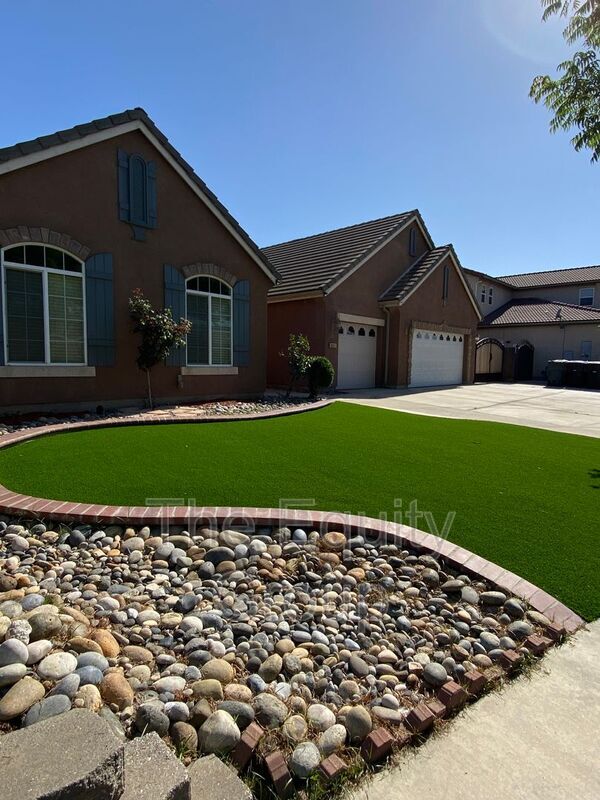 Building Photo - 4911 W Elkhorn Ave