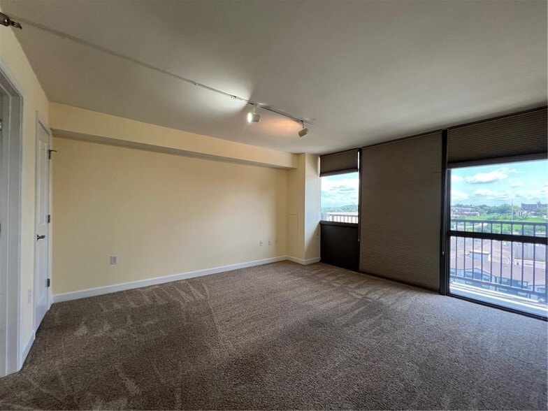 Building Photo - 600 Admiral Blvd