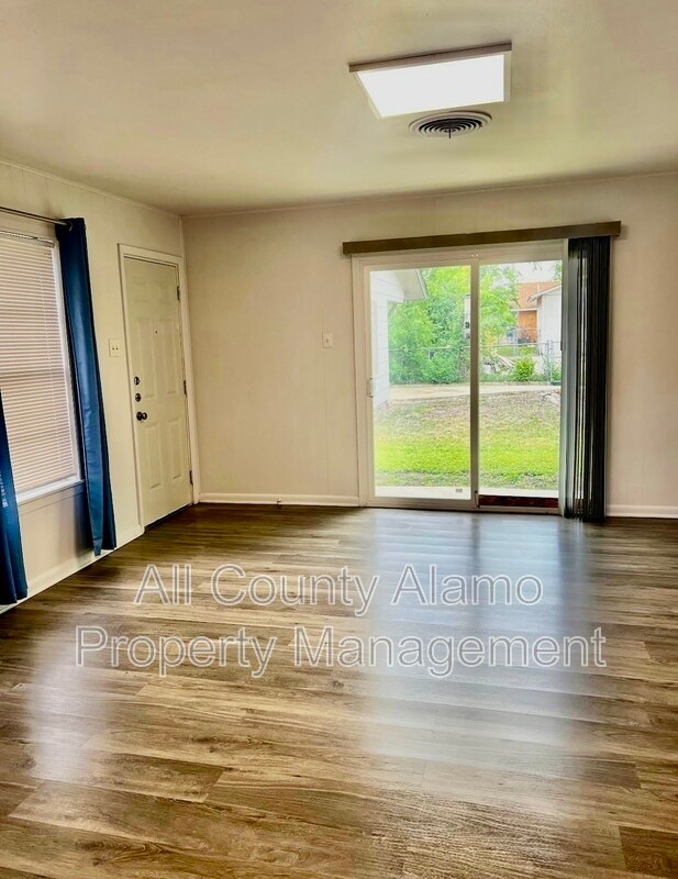 Building Photo - 4923 Creekmoor Dr