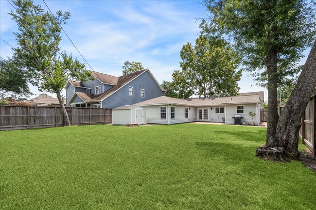 Building Photo - 1702 Ebony Ln