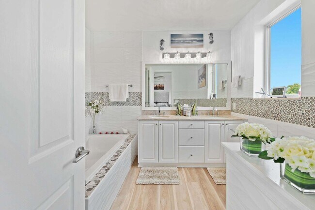 Building Photo - 2001 Coral Heights Blvd