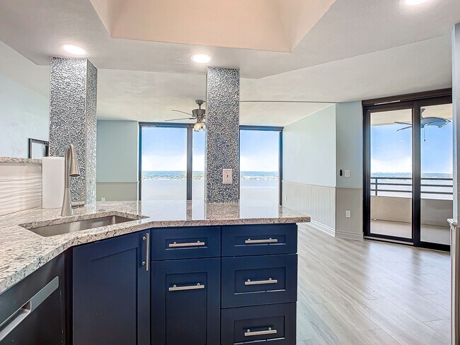 Building Photo - Stunning Penthouse Rental with Intracoasta...
