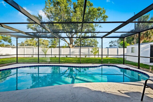 Building Photo - 1311 Cypress Ave