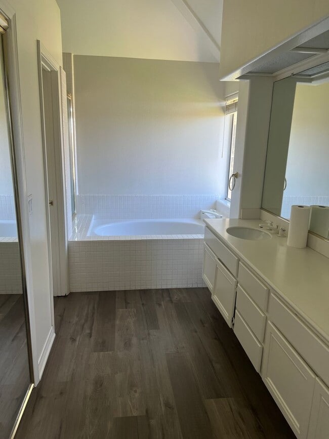 Building Photo - North Oxnard Single Family Home