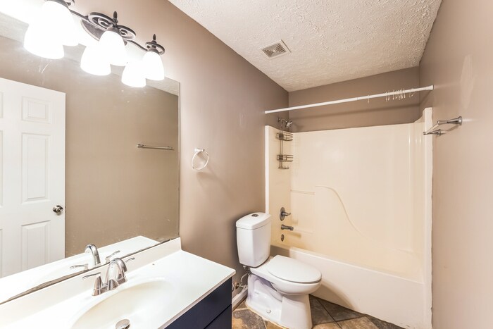 Building Photo - 123 Dogwood Cir