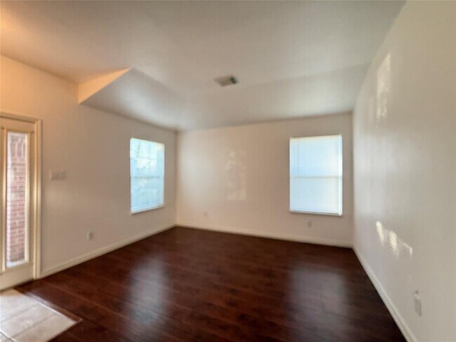 Building Photo - 522 Cedar Branch Dr