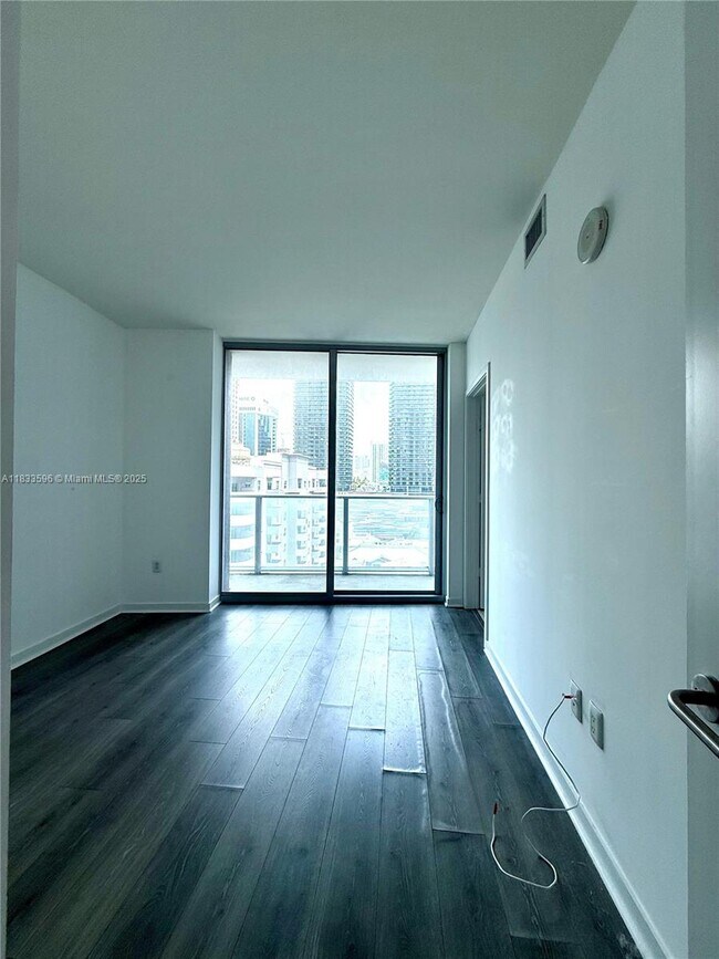 Building Photo - 1100S S Miami Ave