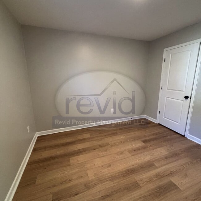 Building Photo - Recently Renovated 3Bed/1.5Bath Available ...