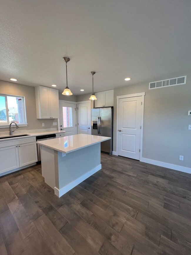Building Photo - 2B/2B Berthoud Ranch Style Home Built with...