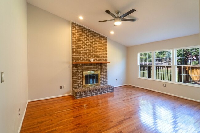 Building Photo - Beautiful 2 Story 3 BD 3.5 BA home in Burtonsville, MD