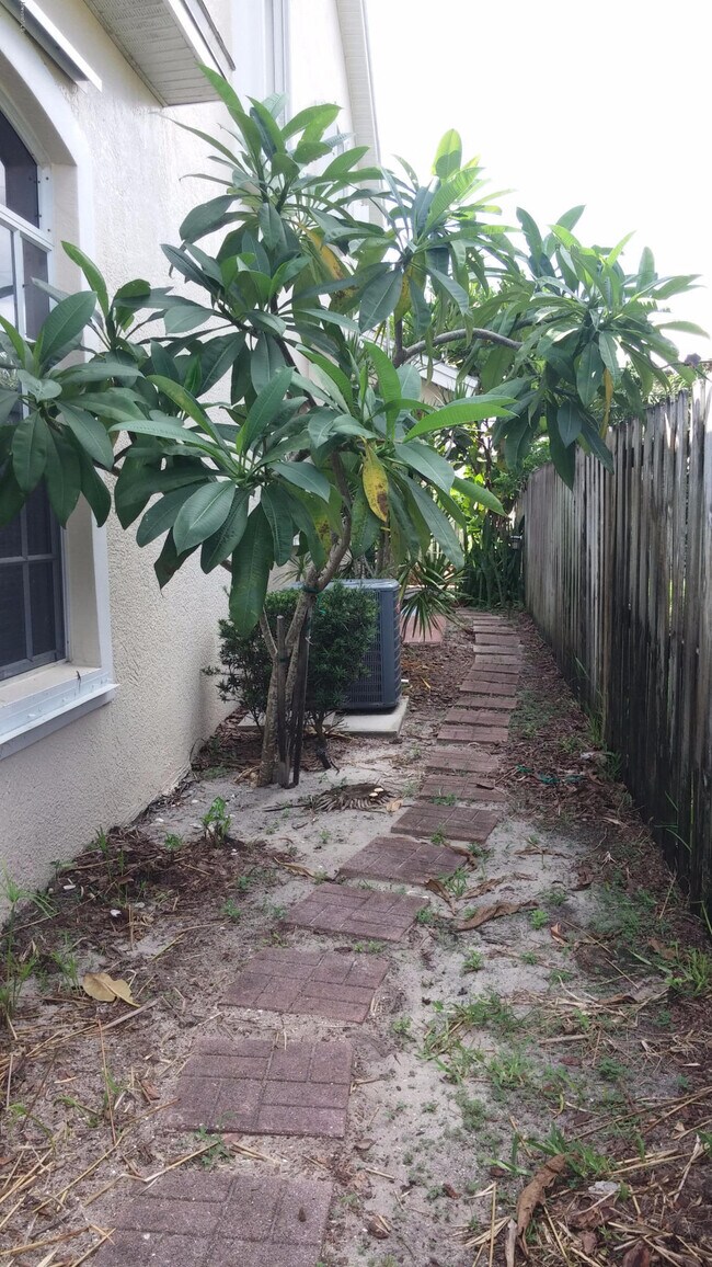 Building Photo - 411 Jackson Ave