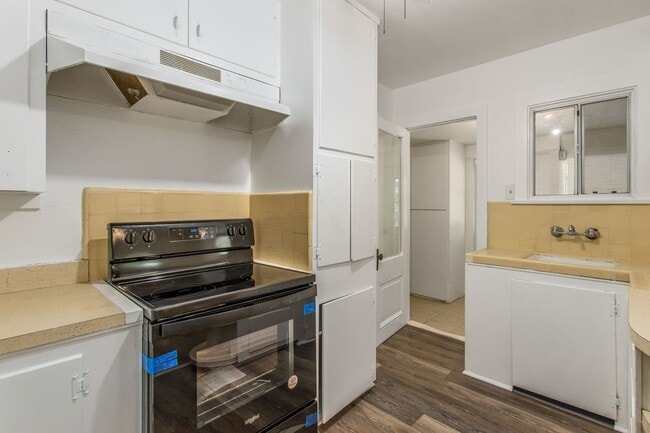 Building Photo - Charming 1-bedroom backhouse in Mentone!