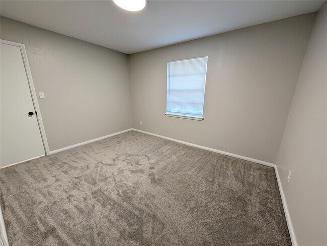Building Photo - 2709 SW 55th St