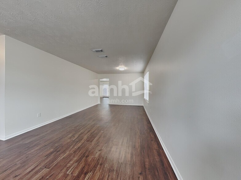 Building Photo - 12311 Claresholm Dr