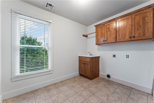 Building Photo - 917 NE Arleta Gardens