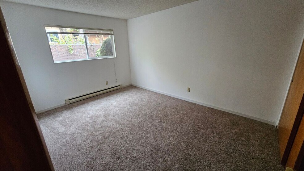 Building Photo - 4480 SW 96th Ave