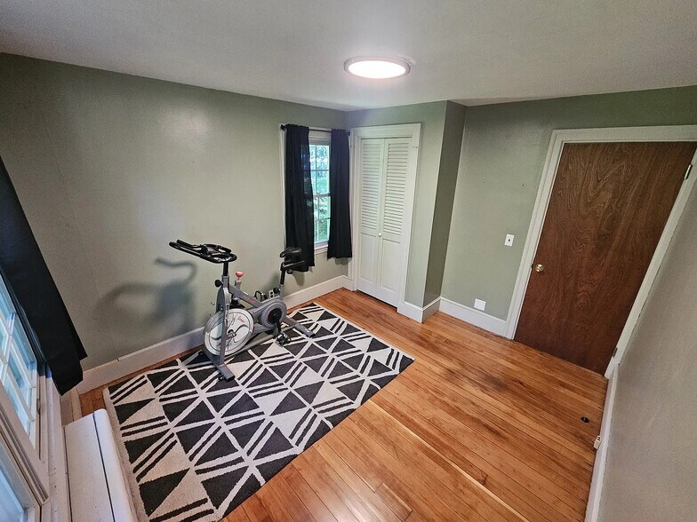 Building Photo - 517 Salmon Falls Rd