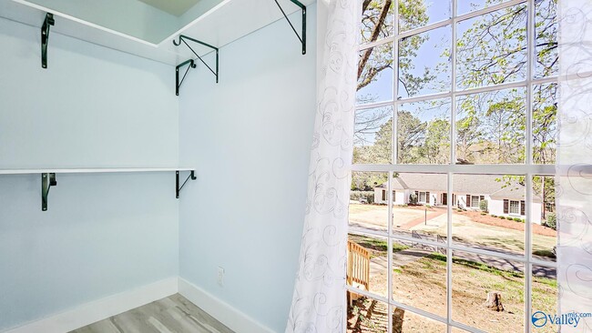 Building Photo - 4033 Lucerne Dr SE