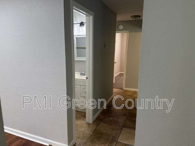Building Photo - 12429 E 11th Ct