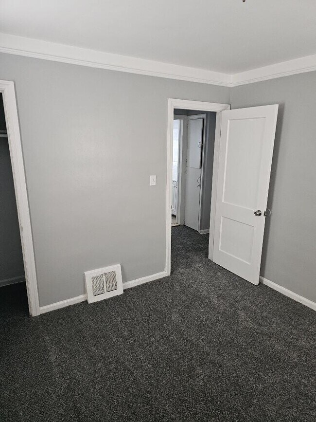 Building Photo - 9658 Beaverland St