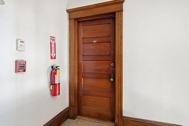 Building Photo - 44 Bardwell St