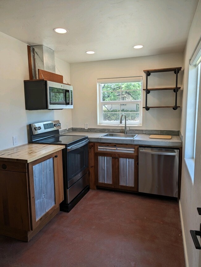 Building Photo - 2031 N Tucker Dr